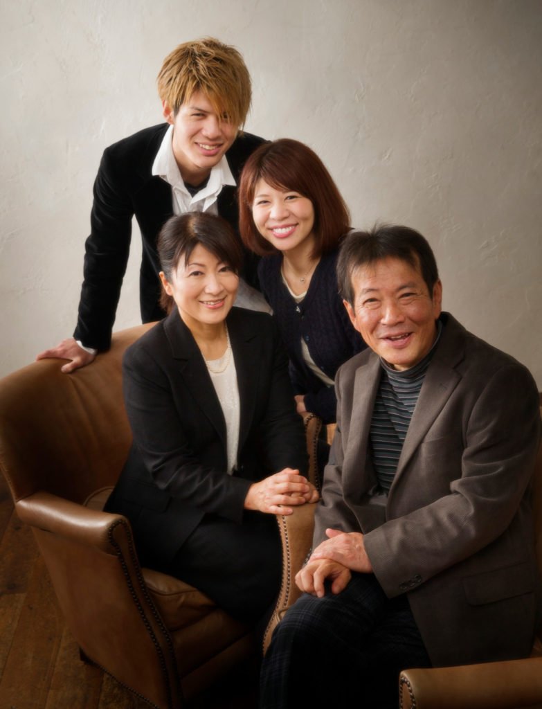 男の成人記念で大人4人家族